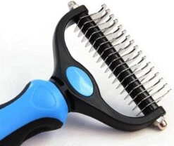 Professionele Ondervacht Kam Voor Hond En Kat S – Hondenborstel – Kattenborstel - Hondenkam –Anti Klit - Haarverwijderaar Voor Huisdieren - Pijnloos - Huisdiervriendelijk – Klittenkam - Voorkomt Haaruitval - Kleine Variant- Black Friday - Sinterklaas 11 Professionele Ondervacht Kam Voor Hond En Kat S – Hondenborstel – Kattenborstel - Hondenkam –Anti Klit - Haarverwijderaar Voor Huisdieren - Pijnloos - Huisdiervriendelijk – Klittenkam - Voorkomt Haaruitval - Kleine Variant- Black Friday - Sinterklaas -DierenPlezier 1200x1012 2