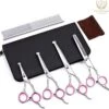 Professionele Hondenscharen Set - Extra Veilige Grooming Set - Trimscharen Voor Honden - Knipschaar - Effileerschaar / Uitdunschaar - Gebogen Schaar Met Ronde Punt - Precisieschaar - Hondenverzorging - Inclusief Kam, 2 Haarclips En Luxe Opbergdoos 2 Professionele Hondenscharen Set - Extra Veilige Grooming Set - Trimscharen Voor Honden - Knipschaar - Effileerschaar / Uitdunschaar - Gebogen Schaar Met Ronde Punt - Precisieschaar - Hondenverzorging - Inclusief Kam, 2 Haarclips En Luxe Opbergdoos -DierenPlezier 1200x1146 4