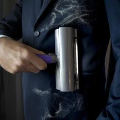 FurDaddy Batterij-aangedreven - Huisdier Haar Verwijderaar Voor Kleding - Herbruikbare Pluizenroller Voor Moeiteloze Verwijdering Van Kattenhaar & Hondenhaar - Zelfreinigende Pluizenborstel Voor Tapijt, Bank, Auto, Bed 15 FurDaddy Batterij-aangedreven - Huisdier Haar Verwijderaar Voor Kleding - Herbruikbare Pluizenroller Voor Moeiteloze Verwijdering Van Kattenhaar & Hondenhaar - Zelfreinigende Pluizenborstel Voor Tapijt, Bank, Auto, Bed -DierenPlezier 1200x1200 157