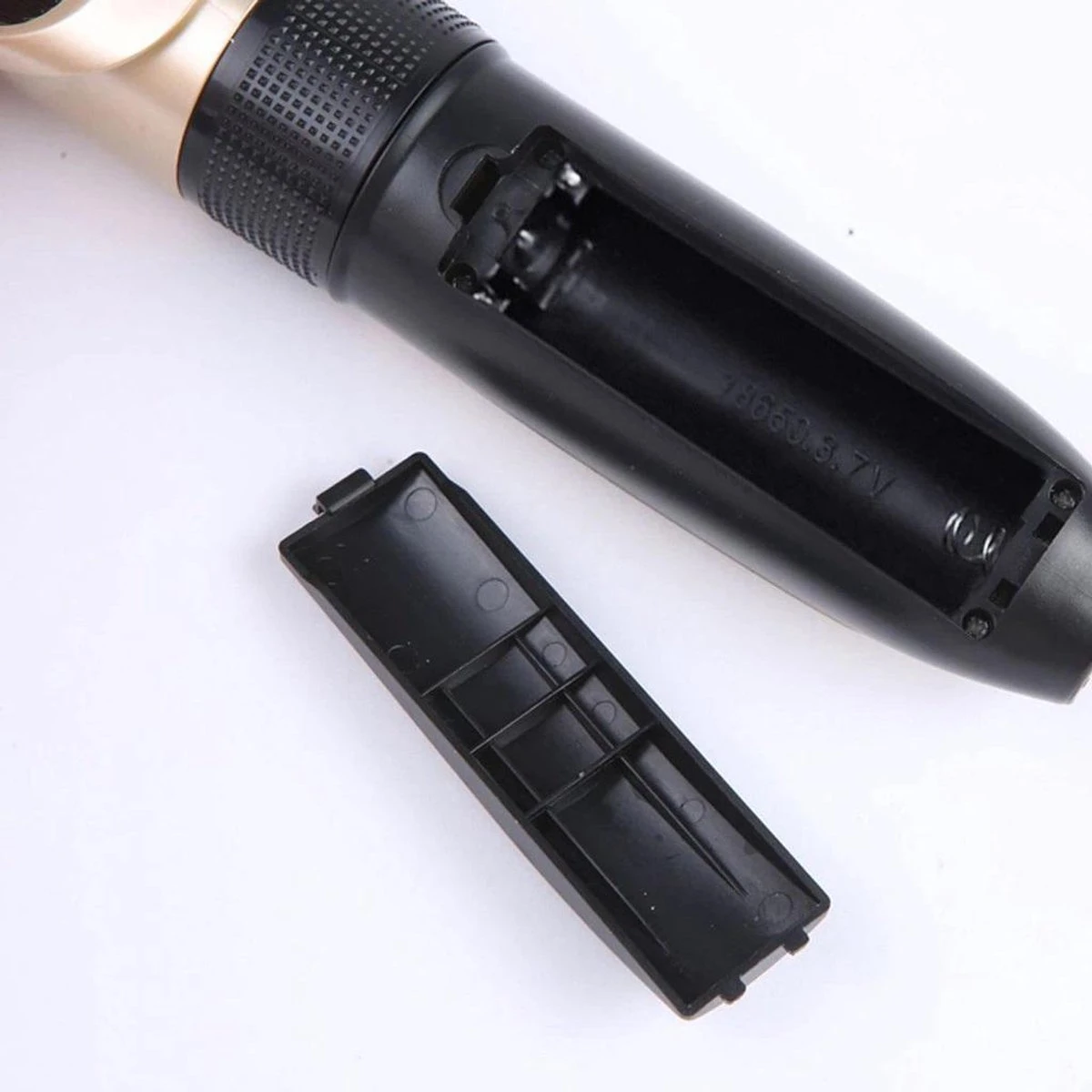 Merkloos Professionele Dierentondeuse - Scheerapparaat Voor Honden En Katten - Trimmer - 4 Opzetstukken - Oplaadbaar - Draadloos - Stil - Verschillende Haar En Vachtlengtes - Haartrimmer - Hondentrimmer - Honden Trimmer - Honden Knippen - Haren Knippen 6 Merkloos Professionele Dierentondeuse - Scheerapparaat Voor Honden En Katten - Trimmer - 4 Opzetstukken - Oplaadbaar - Draadloos - Stil - Verschillende Haar En Vachtlengtes - Haartrimmer - Hondentrimmer - Honden Trimmer - Honden Knippen - Haren Knippen - Afbeelding 4