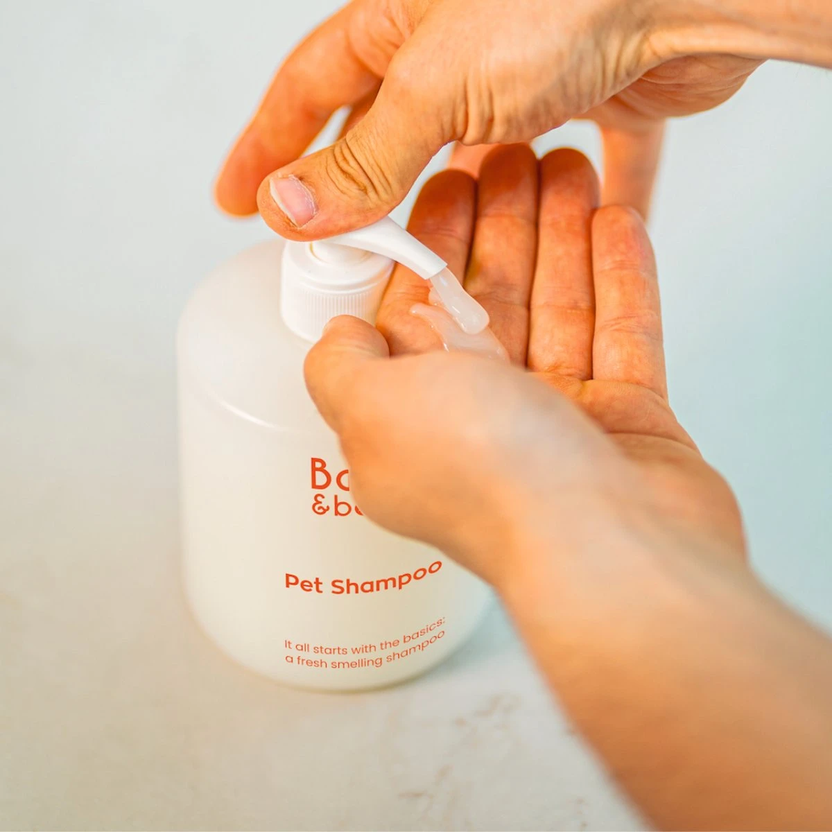 Baily & Bella | Hondenshampoo | Gevoelige Huid | Organisch En Biologisch | Witte Wacht En Puppy | 500ml 4 Baily & Bella | Hondenshampoo | Gevoelige Huid | Organisch En Biologisch | Witte Wacht En Puppy | 500ml - Afbeelding 2