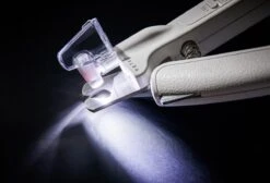 Professionele Oplaadbare LED Licht Nagelknipper, Hond, Kat, Knaagdier, Huisdieren | Dog, Cat, Nail Clipper LED Light, Rechargeable, USB Kabel | Nagelvijl - Nagelschaar Met Vijl, Opvang Van Nagels | Vergrootglas 5x | Extreem Veilig & 100% Effectief 18 Professionele Oplaadbare LED Licht Nagelknipper, Hond, Kat, Knaagdier, Huisdieren | Dog, Cat, Nail Clipper LED Light, Rechargeable, USB Kabel | Nagelvijl - Nagelschaar Met Vijl, Opvang Van Nagels | Vergrootglas 5x | Extreem Veilig & 100% Effectief -DierenPlezier 1200x818 1