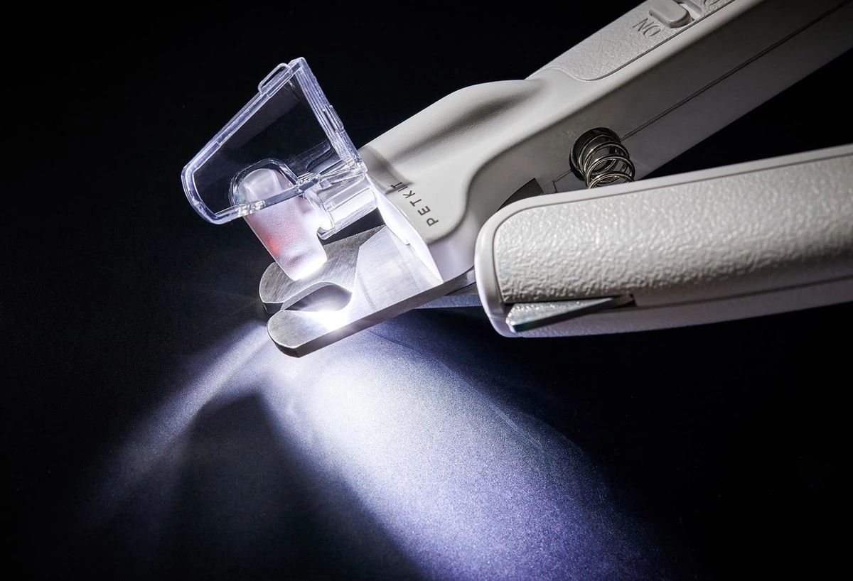 Professionele Oplaadbare LED Licht Nagelknipper, Hond, Kat, Knaagdier, Huisdieren | Dog, Cat, Nail Clipper LED Light, Rechargeable, USB Kabel | Nagelvijl - Nagelschaar Met Vijl, Opvang Van Nagels | Vergrootglas 5x | Extreem Veilig & 100% Effectief 8 Professionele Oplaadbare LED Licht Nagelknipper, Hond, Kat, Knaagdier, Huisdieren | Dog, Cat, Nail Clipper LED Light, Rechargeable, USB Kabel | Nagelvijl - Nagelschaar Met Vijl, Opvang Van Nagels | Vergrootglas 5x | Extreem Veilig & 100% Effectief - Afbeelding 6