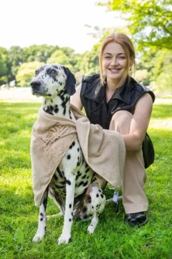 Pepets© – Hondenhanddoek – Honden Handdoek – Microvezel Handdoek – Handdoek Hond – Hondendeken – Droogdoek Hond – Dierendeken – Absorberend – 100*50CM - Beige - GRATIS Zonnebril 16 Pepets© – Hondenhanddoek – Honden Handdoek – Microvezel Handdoek – Handdoek Hond – Hondendeken – Droogdoek Hond – Dierendeken – Absorberend – 100*50CM - Beige - GRATIS Zonnebril -DierenPlezier 800x1200 5